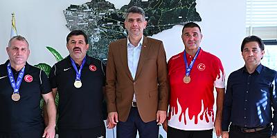Mustafa Başkan Veteran Güreşçileri kutladı