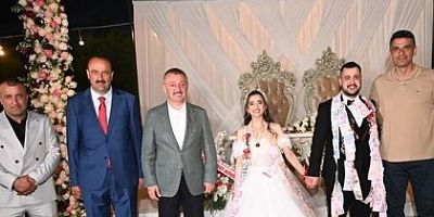 Pelin Yiğiter & Bilal Yusuf törenle nikahlandılar