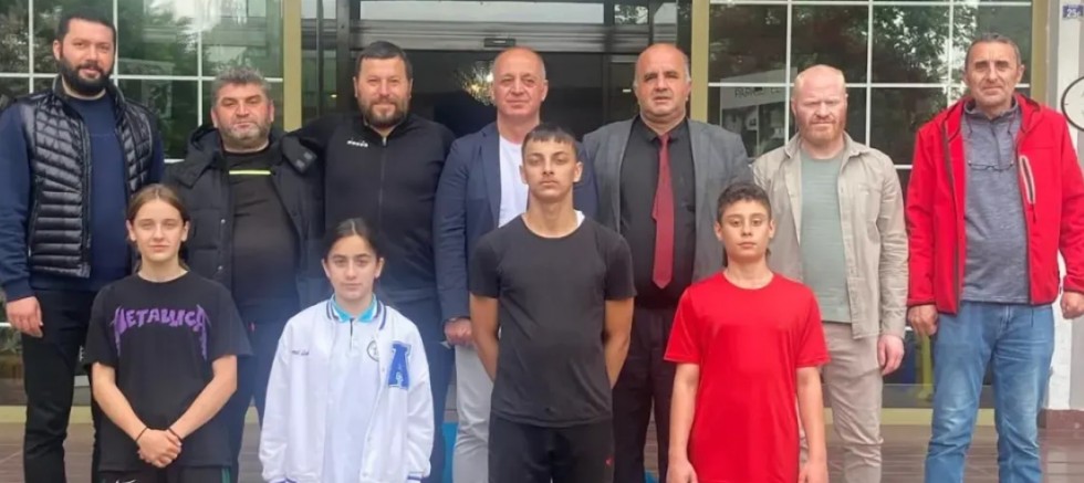 Derbentli Zümra Yazar, Bilek Güreşi 45 kilo sol kol Türkiye Şampiyonu