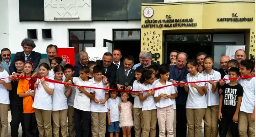 Kartepe Kütüphanesi Kent Meydanında 7/24 kitapseverlerin hizmetinde