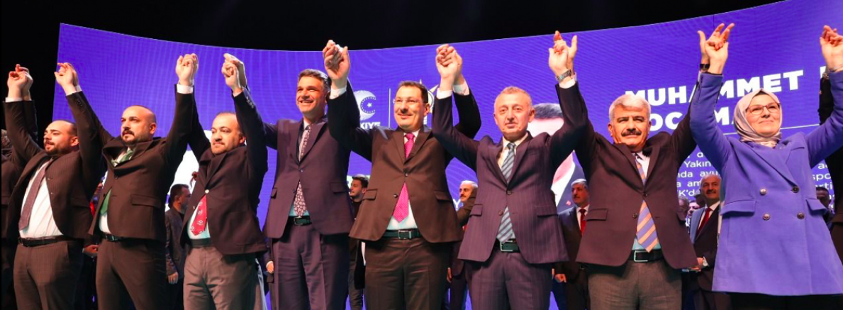 Kartepenin Mustafa Başkanına AK Parti aday tanıtımında büyük çoşku