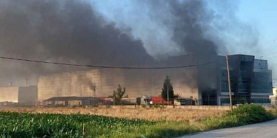 Geri dönüşüm tesisindeki yangın 2 saatte söndürüldü