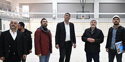 Kartepenin Mustafa Başkanı Vekil Sami Çakır'la Maşukiye Spor Salonunda