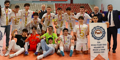 KOTO Teknik Koleji Okullararası Genç Erkekler Futsalda Kocaeli şampiyonu